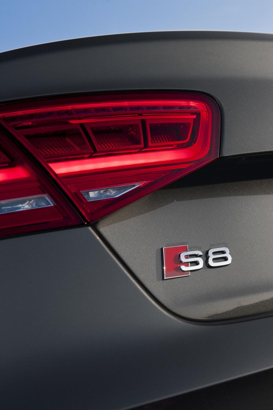 Детали экстерьера Audi S8 (D4) 2012 года  (NA) (фото 23 из 53)